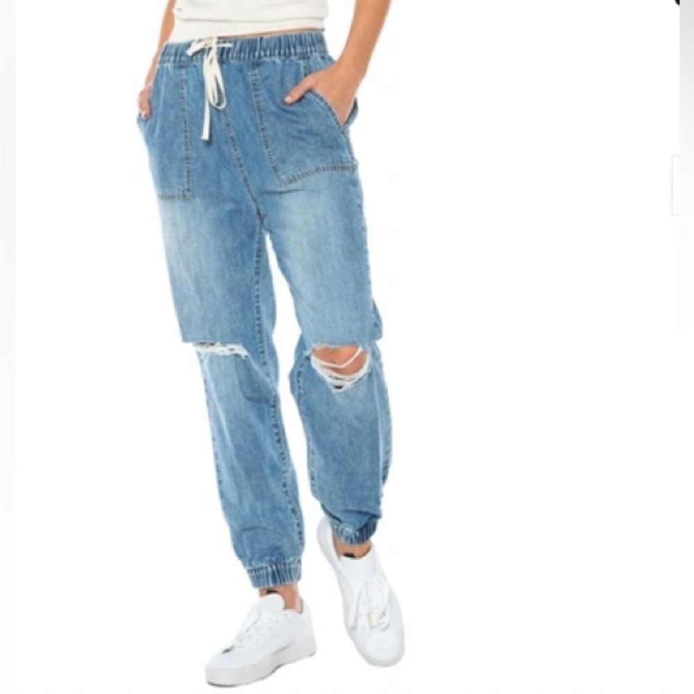 NWOT Juicy Couture Distressed Denim Jogger Size XS in Medium Wash